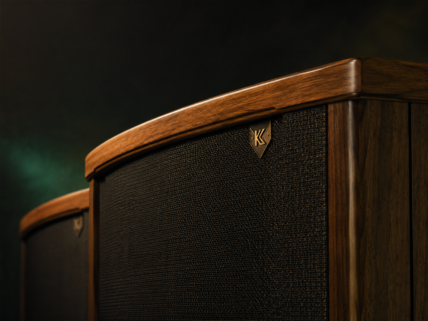 Klipschorn speaker top with grille cloth and wood edge